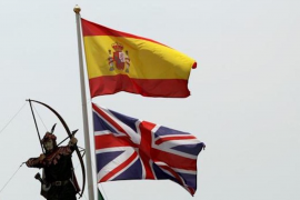 Union Jack y bandera española.