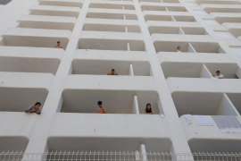Estudiantes españoles se aíslan en el hotel de Palma de Mallorca